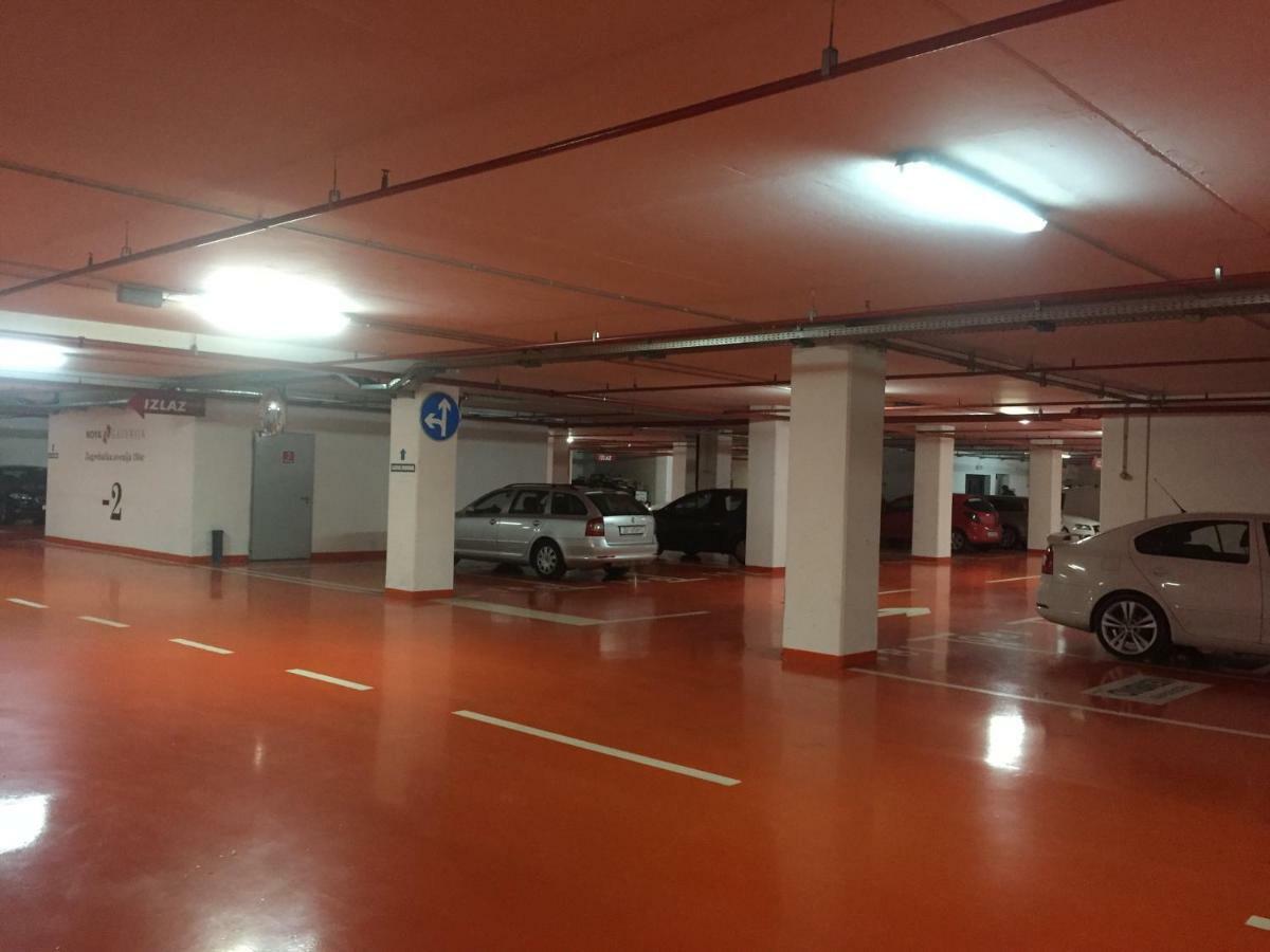 Nova Galerija Ema- Parking In Garage Lejlighed Zagreb Eksteriør billede